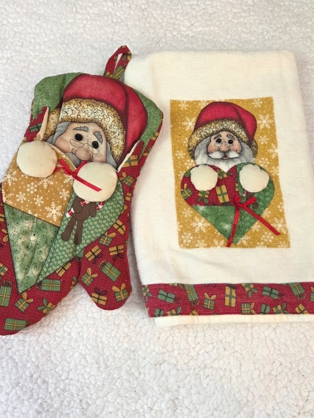 Vintage Christmas Oven Mitt Hand Towel Set Santa Holiday 3D